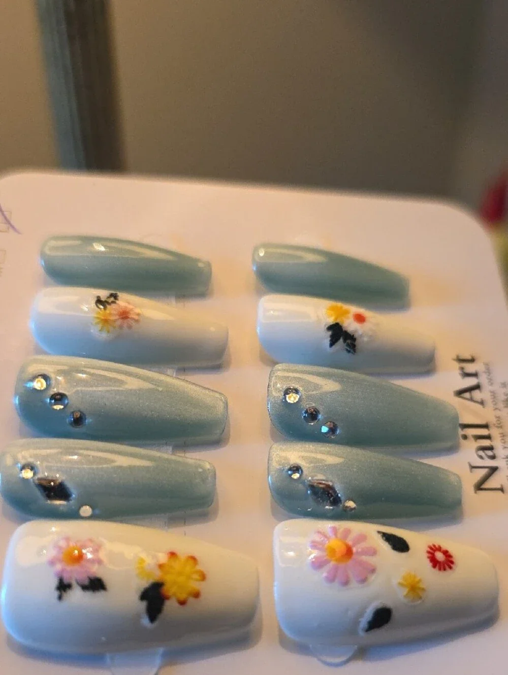 Elegant Blue & White Floral Press-On Nails Size Large